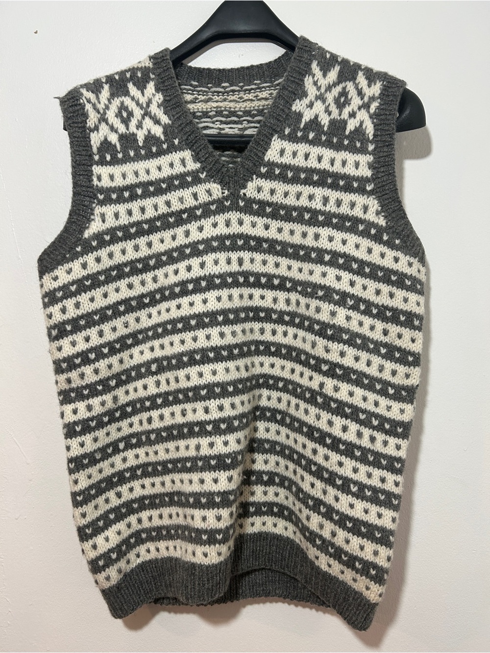 Eclectic Grampa Men's Grey and Cream Knit Vest Sweater - Size M